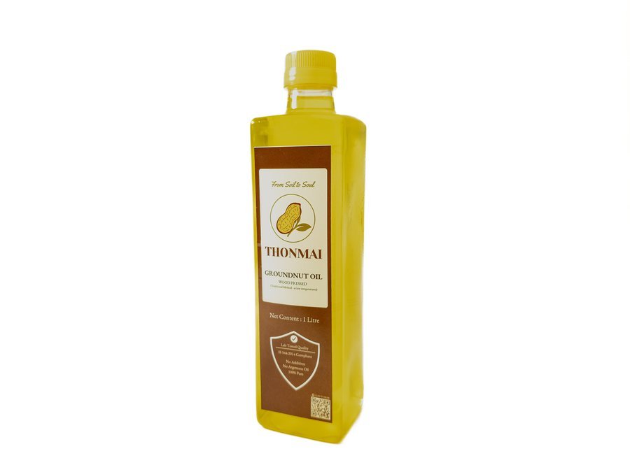 Thonmai Groundnut Oil bottle angle view